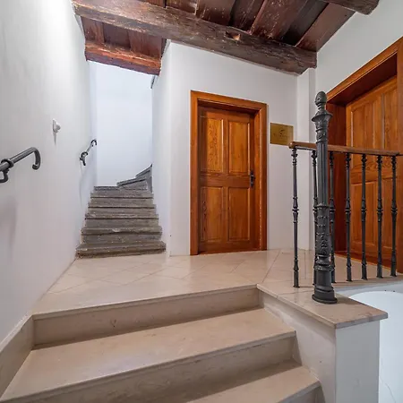 Central Apartment شقة *